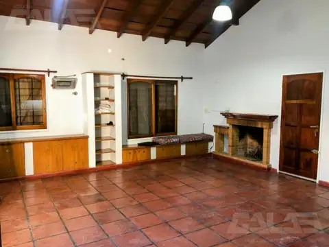 Casa 4 ambientes con 3 baños