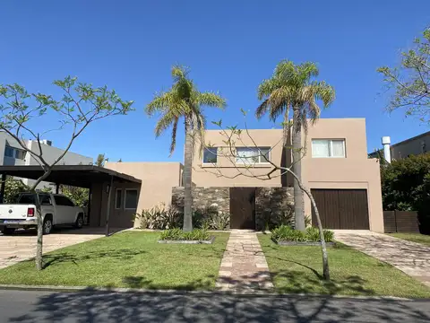 Casa 7 ambientes con 4 baños