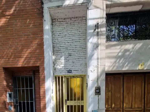 Casa 6 ambientes con 2 baños