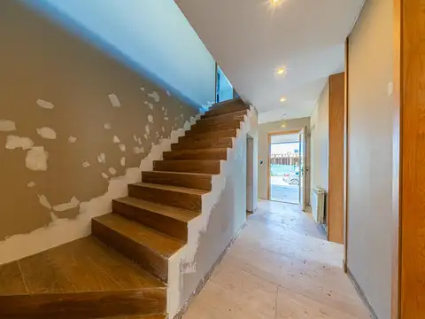Casa en Venta con 3 cocheras