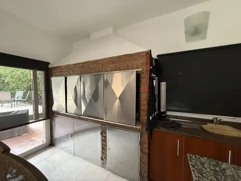 Casa en Venta con 4 cocheras