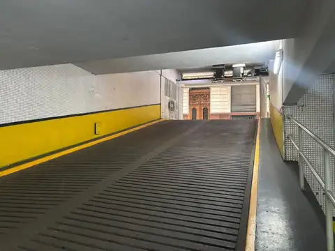 VENTA - COCHERA - EN PLENO MICROCENTRO