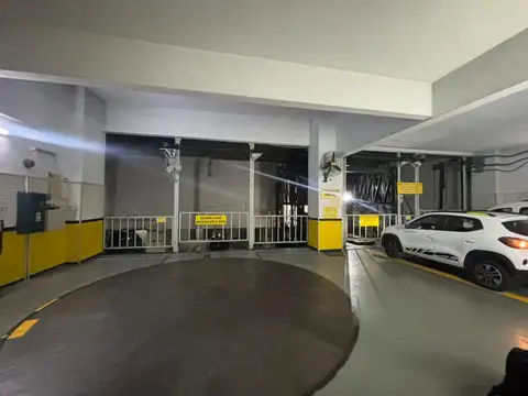 VENTA - COCHERA - EN PLENO MICROCENTRO