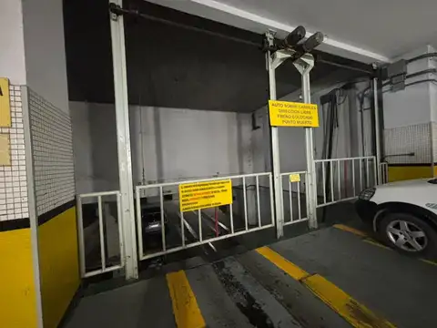 VENTA - COCHERA - EN PLENO MICROCENTRO