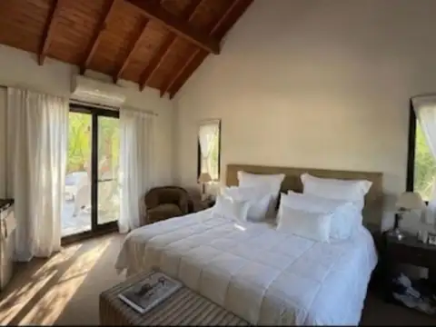 Casa en Venta con 5 cocheras
