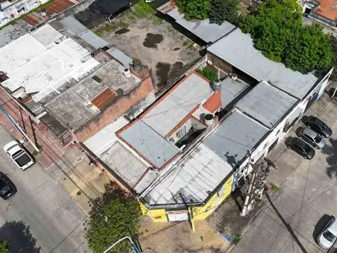 VENTA ESQUINA AV. BELGRANO Y AZCUENAGA 560M2