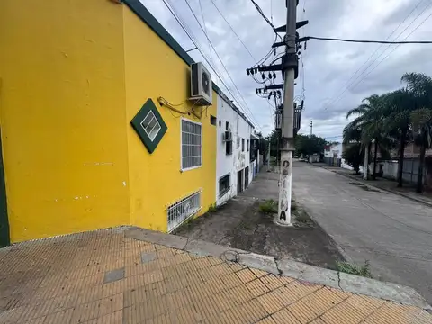 VENTA ESQUINA AV. BELGRANO Y AZCUENAGA 560M2