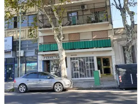 EXCELENTE OPORTUNIDAD LOCAL CON RENTA ACTUALIZADA, 40 metros cuadrados sobre Avenida..