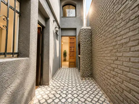 VENTA: Casa de pasillo de dos dormitorios con patio y parrillero. 60 m2. Rosario, Centro