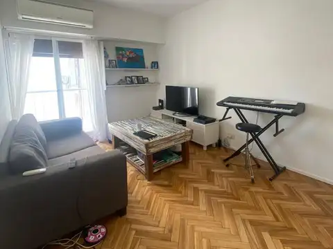 Departamento dos ambientes sobre Av. Libertador en Venta
