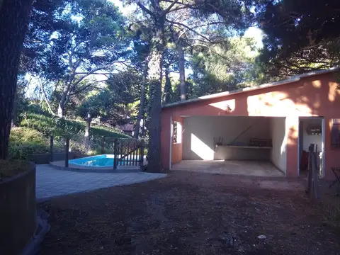 Casa en venta en Pehuen Co  con pileta  mas un departamento