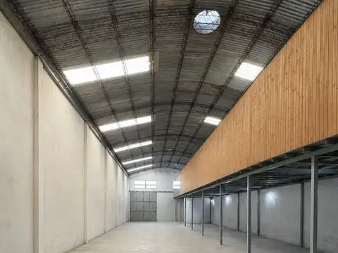 IMPRESIONANTE  GALPÓN EN ALQUILER