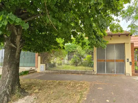 Casa 5 ambientes con 4 baños