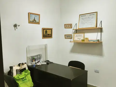 Oficina 10 ambientes con 3 baños