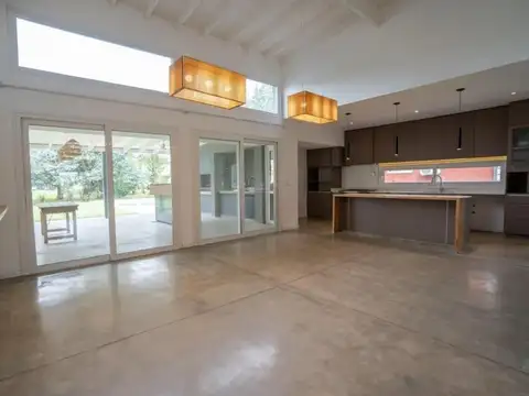 Casa 4 ambientes con 3 baños