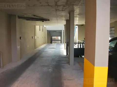 COCHERA FIJA. TIGRE CENTRO. EXCELENTE ACCESO.