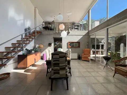 Casa 5 ambientes con 3 baños