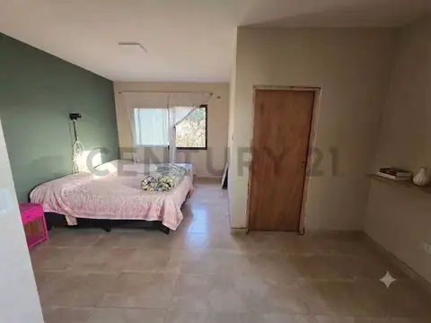 Casa 9 ambientes con 2 baños