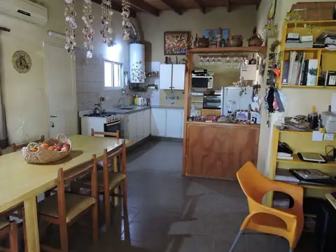 Casa 4 ambientes con 1 baño