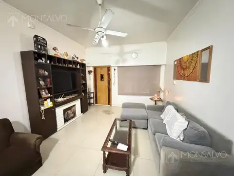 Casa 4 ambientes con 2 baños