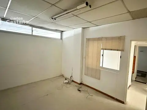 Gran Oficina/Local en PA, 7 Amb. Sobre Av. Maipú