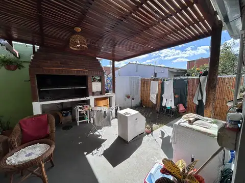 Casa + Local Comercial + 2 Deptos en Garín