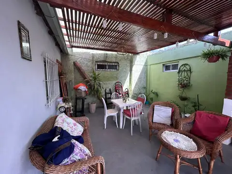 Casa 3 ambientes con 2 baños