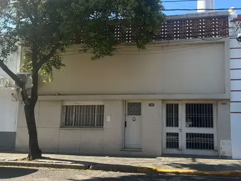 VENTA CASA 2DORM + COCH + TERRAZA + MONOAMBIENTE