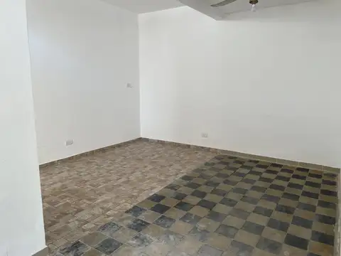Depto Tipo Casa en Alquiler en Pompeya, $ 900.000