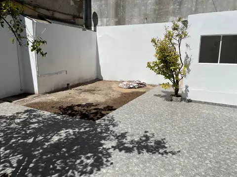 PH con patio y jardín en Pompeya