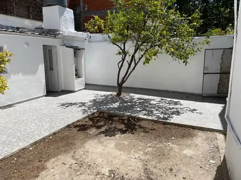 PH con patio y jardín en Pompeya