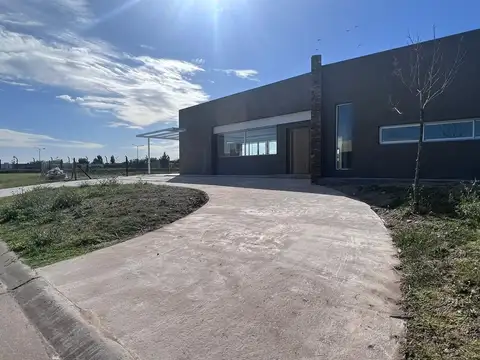 Casa en Venta en Countries y Barrios Cerrados en Pilar, USD 209.000