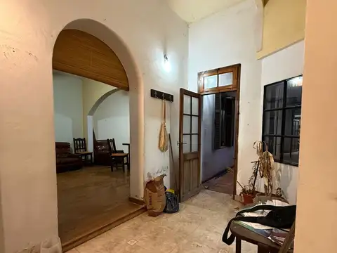 Casa 6 ambientes con 2 baños