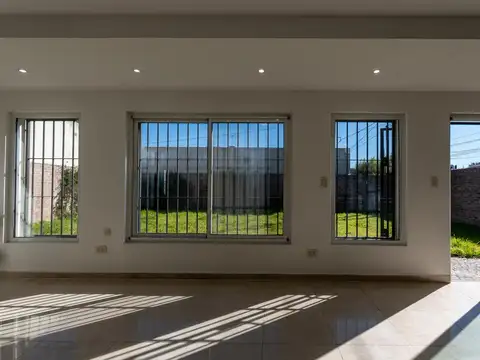 Casa 4 ambientes con 1 baño
