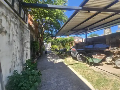 Casa 10 ambientes con 4 baños