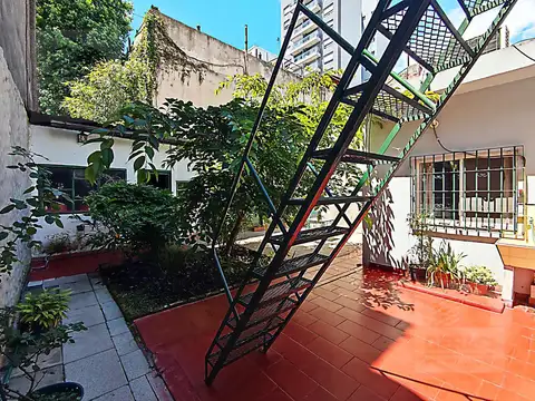 PH de 4 ambientes con patio en Almagro