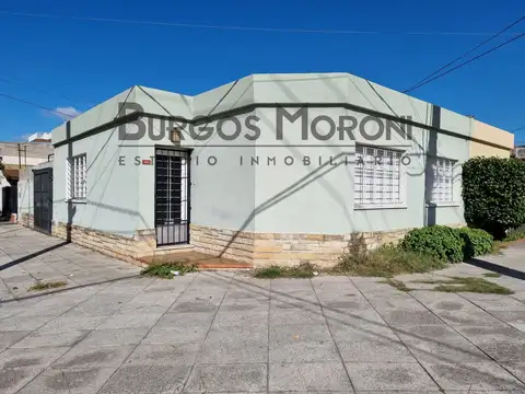 Alquiler, Casa en P.H. de 3 Ambientes en Esquina con Cochera y parque, ramos mejia