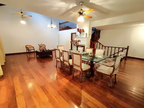 Casa 5 ambientes con 3 baños