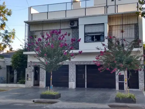 Depto Tipo Casa en Venta con 2 cocheras