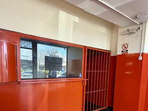 Local en venta en La Plata sobre Calle 32 [Cod: 7450-241]