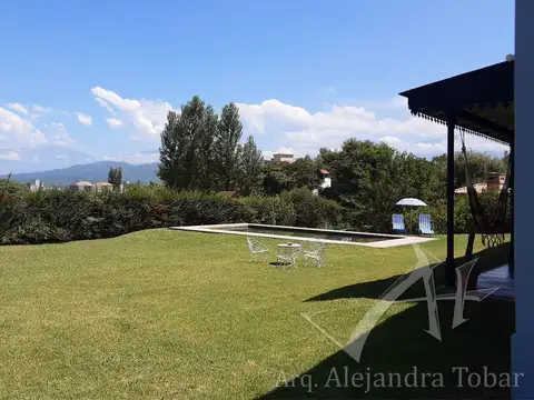 Casa en esquina 3 dorm en Planta Baja Terreno 1583m2