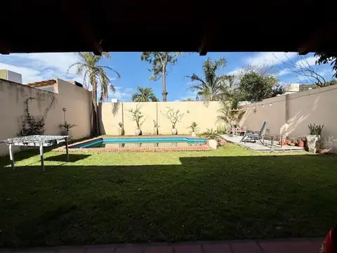 Casa 5 ambientes con 4 baños