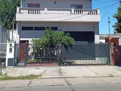 Galpón Doble Altura en Alquiler 250m2 c/ Vivienda/Oficina PA