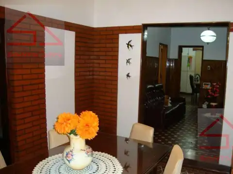 Casa 6 ambientes con 4 baños