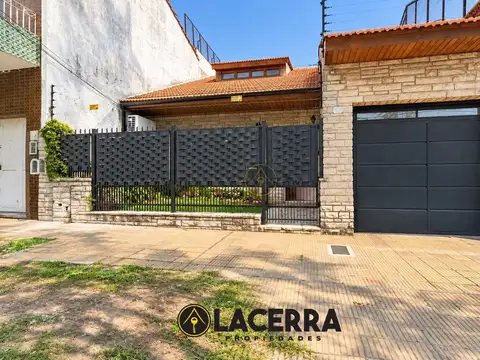 Casa 3 ambientes con patio en Villa Ballester