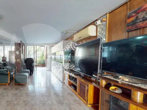 Casa 5 ambientes con 4 baños