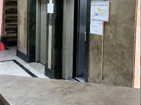 Oficina 6 ambientes con 2 baños