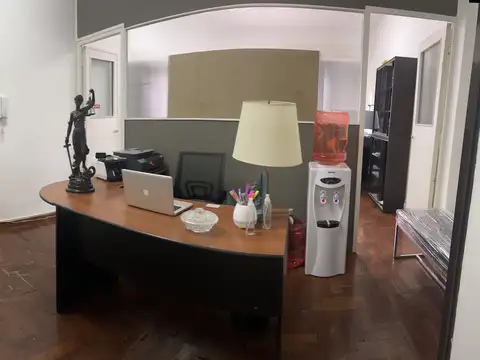 OFICINA PROFESIONAL 90 M² – 3 UNIDADES INTEGRADAS CON ENTRADA INDEPENDIENTE C/U – AV. CORRIENTES Y PUEYRREDÓN – TOTALMENTE EQUIPADA