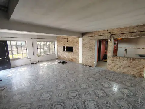Casa en Venta con 4 cocheras