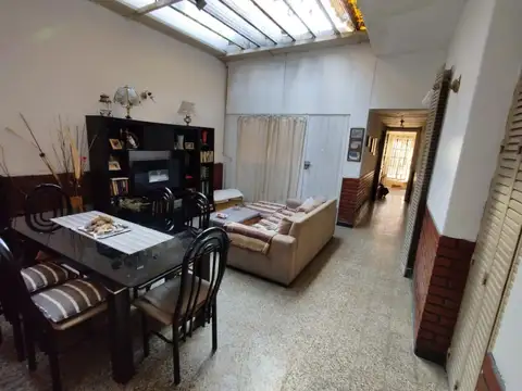 Casa 5 ambientes con 1 baño